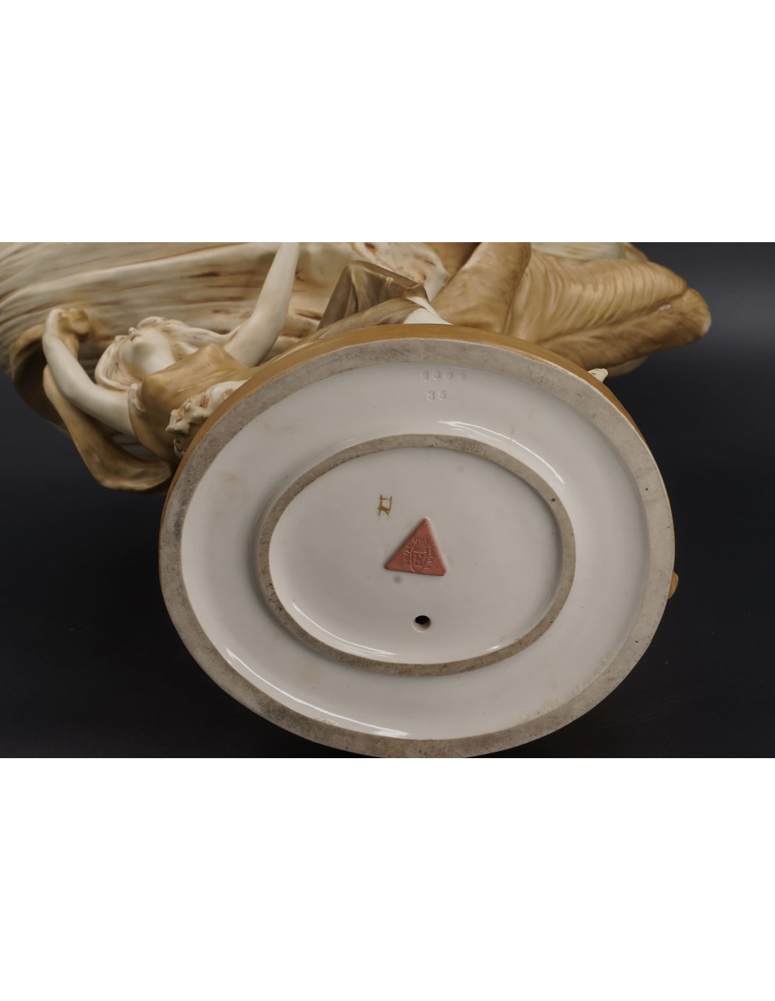 SPECIALĂ PIESĂ ORNAMENTALĂ (FRUCTIERĂ) SPECIALĂ PIESĂ ORNAMENTALĂ (FRUCTIERĂ)
