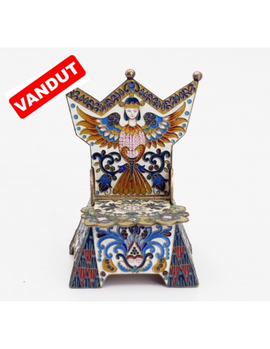 RECIPIENT ÎN FORMĂ DE SCAUN