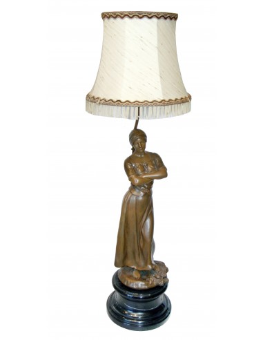 LAMPĂ DE MASĂ DECORATĂ CU O TÂNĂRĂ...